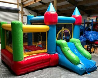 Mini Ball pit Bouncy Castle - Hire price $200 with balls or without balls is $170