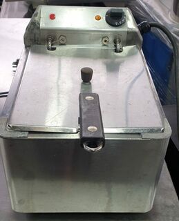 Bakbar Counter Top Single Fryer - Used - 15amp - $450 + GST