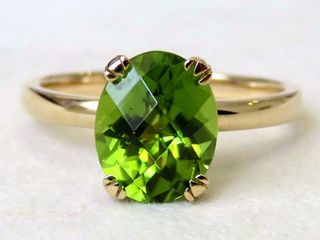 9k Yellow Gold 2.9ct Peridot Ring