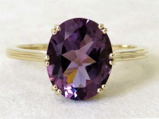 9k Yellow Gold 3ct Amethyst Ring