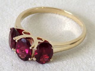 9k Yellow Gold 3ct Garnet Ring