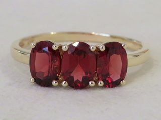 9k Yellow Gold 2.67ct Garnet Ring