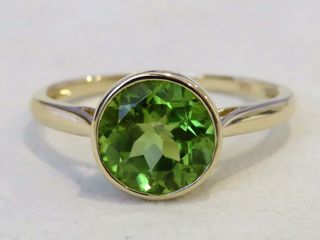 9k Yellow Gold 2.2ct Peridot Ring