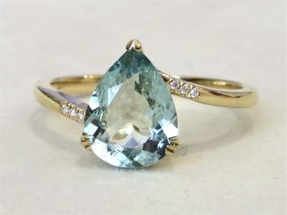 9k Yellow Gold 1.7ct Aquamarine & Moissanite Ring
