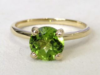 9k Yellow Gold 2ct Peridot Ring