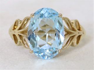 9k Yellow Gold 4.86ct Blue Topaz Ring
