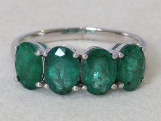 9k White Gold 2.9ct Emerald Ring