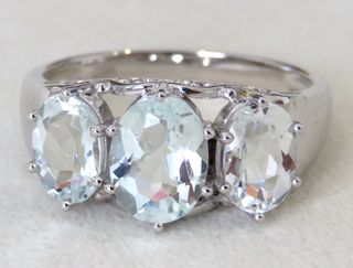 9k White Gold 3ct Aquamarine ring