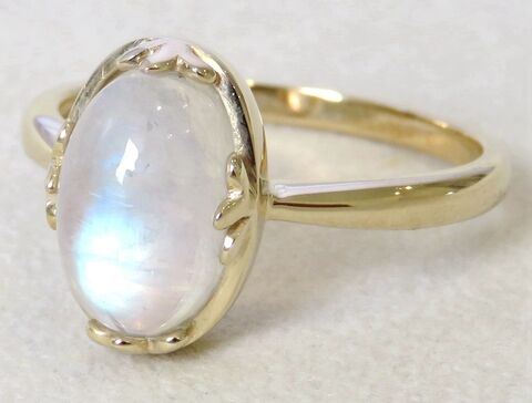 9k Yellow Gold 4.5ct Moonstone Ring