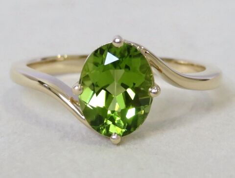 9k Yellow Gold 2.2ct Peridot Ring