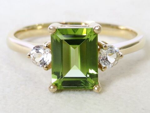 9k Yellow Gold 1.8ct Peridot & White Sapphire Ring