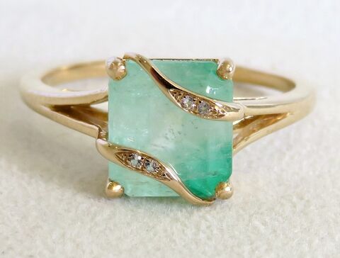 9k Yellow Gold 2.68ct Emerald & White Sapphire Ring