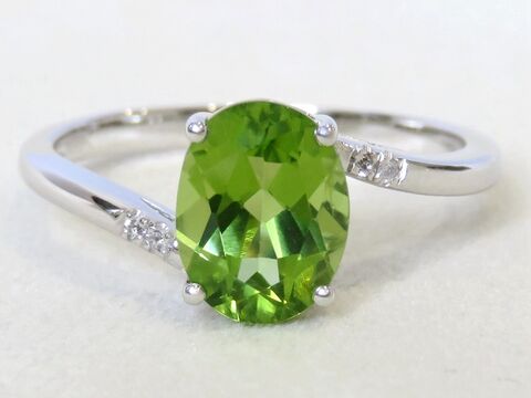 9k White Gold 2.1ct Peridot & White Sapphire Ring