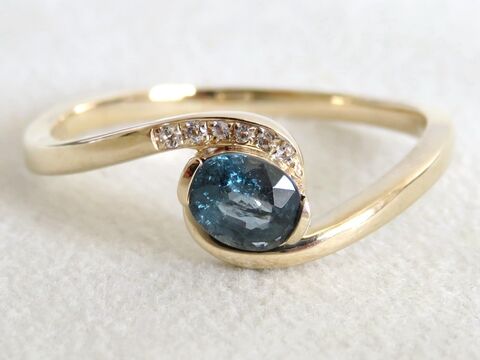 9k Yellow Gold Teal Sapphire & White Sapphire Ring