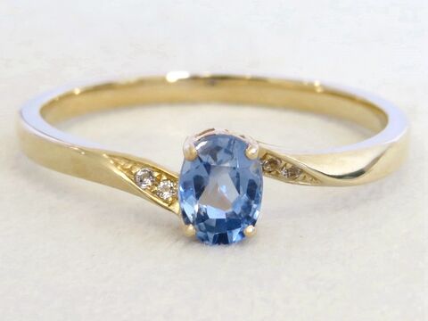9k Yellow Gold 0.64ct Blue Sapphire & White Sapphire Ring