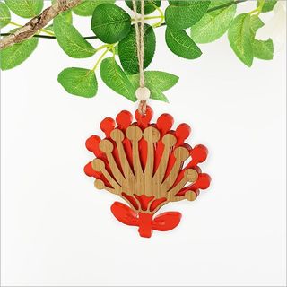 Ornament Pohutukawa Flower: Bamboo+ Red Satin Acrylic