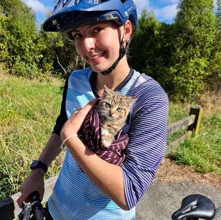 Beautiful kitten found on Wellington's Skyline....so cute! Sophia wears women's Smokin'