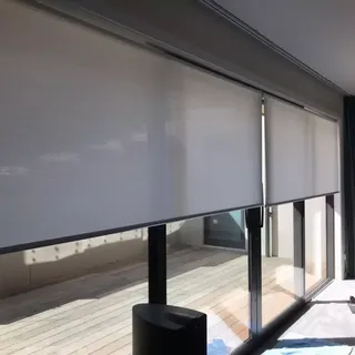 Combining of motorised curtain and roller blinds in home theater