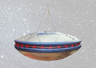 Flying Saucer w/ Lights (D: 0.65m)
