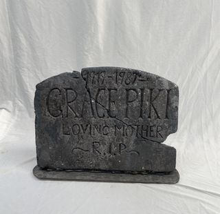 Gravestone Small #5 - Grace Piki (W: 0.69m x H: 0.51m)