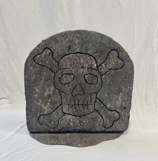 Gravestone Small #8 - Skull & Crossbones (W: 0.66m x H: 0.64m)