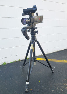 Black Panasonic G1 Camera on Tripod (H: 1m)