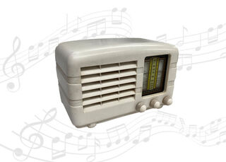 Radio Bakelite Small #A Cream Skymaster (H: 18cm x L: 28cm x W: 17cm)
