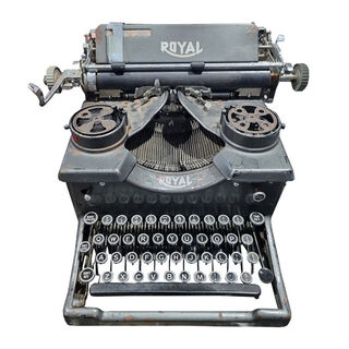 Typewriter #1 - Royal Dark Grey 1920’s (H: 23cm x L: 40cm x D: 37cm)