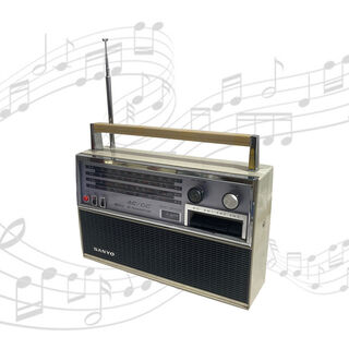 Radio Small #9 Sanyo 70’s Chrome & Cream (H: 23.5cm x L: 30cm x D: 8.5cm)