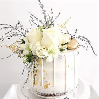 Floral Bouquet Drip Cake