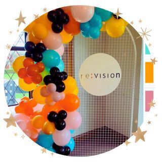 Arch Mesh & Garland Backdrop