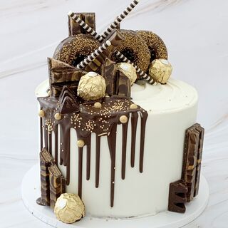 White chocolate drip cake