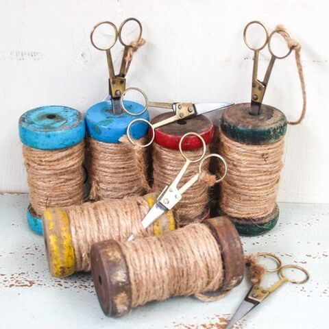 BOBBIN w STRING AND SCISSORS sml