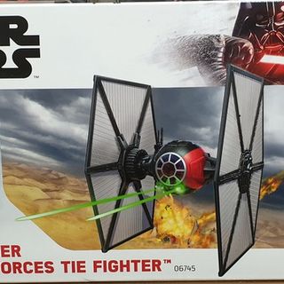 Star Wars First Order Special Forces Tie Fighter Kitset 1/35 Revell Level 3