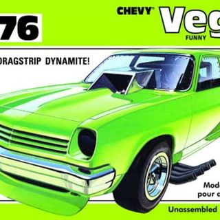1976 Chevy Vega Funny Car AMT Kitset 1/25 with engine.