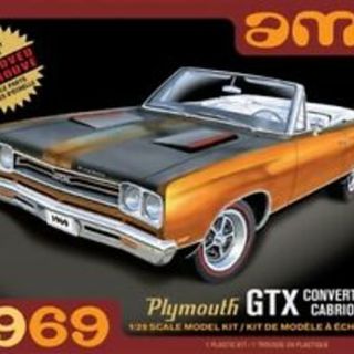 1969 Plymouth GTX Convertible Kitset AMT 1/25 with engine