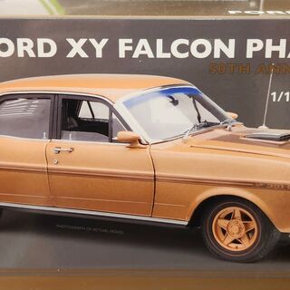 Ford XY Falcon Phase III GT-HO 50th Anniversary GOLD Livery 1/18 Classic Carlectables