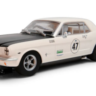 Scalextric 1/32 Ford Mustang - Bill and Fred Shepherd - Goodwood Revival