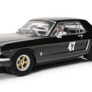 Scalextric 1/32 Ford Mustang -Black and Gold