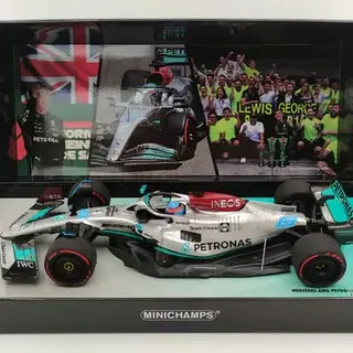 Mercedes-AMG F1 W13 E Performance 1st victory Brasil GP F1 George Russell 1/18 Minichamps