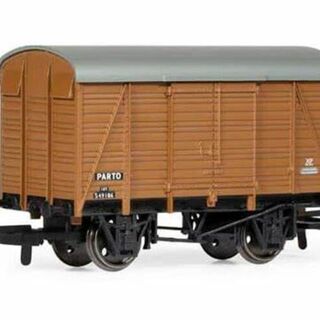 Hornby Twin Vent Van