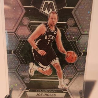 2022-23 Panini Mosaic Silver Prizm 171 Joe Ingles Milwaukee Bucks