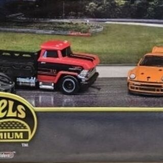 Hot Wheels Premium Horizon Hauler Set