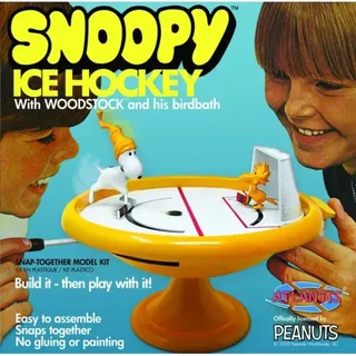 Atlantis Models Peanuts: Snoopy and Woodstock Bird Bath Ice Hockey Game