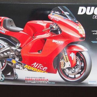 Tamiya 2004 Ducati Desmosedici Kitset