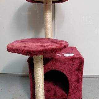 Cat scratcher/climber and house with 2 platforms