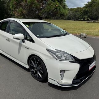 2014 Toyota Prius S Sports Kitted! done 117k! NZ New Stereo - Ready!