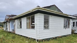 Stripped interior large house, potential to be 5 bedrooms