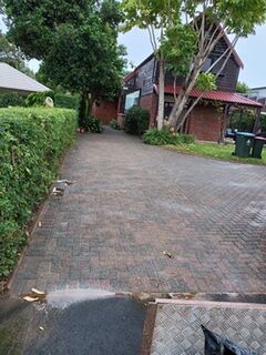 We Clean Resand And Seal Driveways