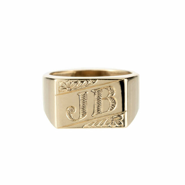 NOBLE SIGNET 14 - carat gold ring